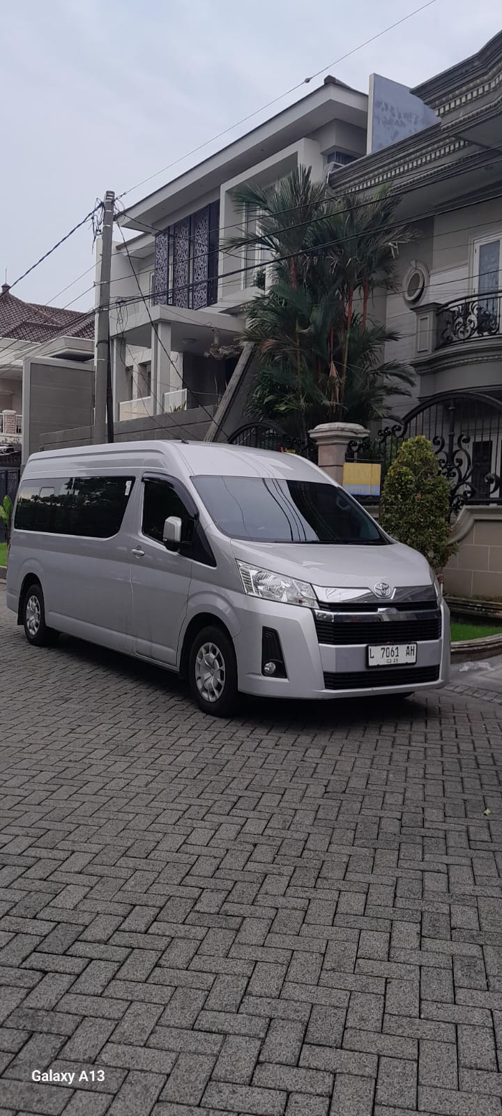 Galeri rental mobil Surabaya 2