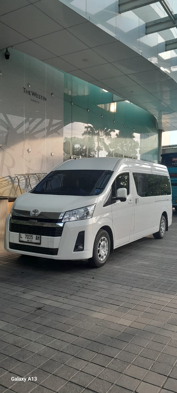 Galeri rental mobil Surabaya 4